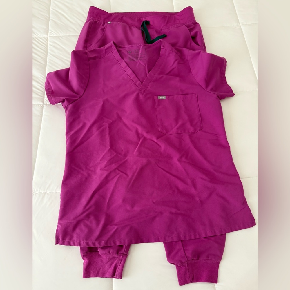 Bright Fuschia Figs Scrub Set